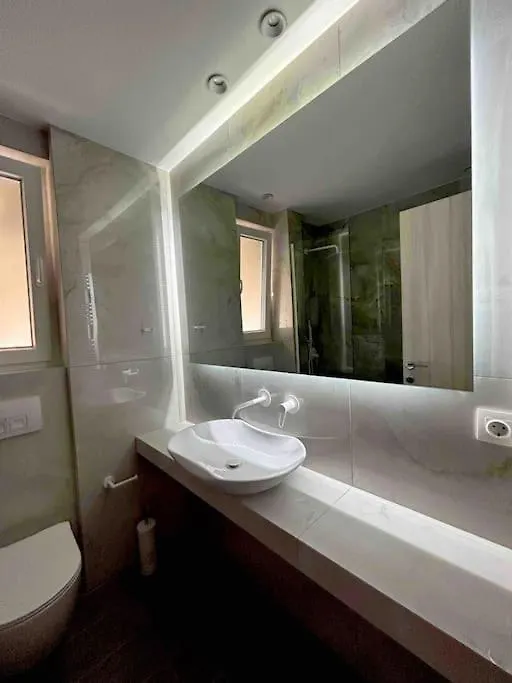 Daire 95Sqm 7Min Center 2Bedroom Gas Heating Marble Wc 2 Smarttv Selanik Yunanistan